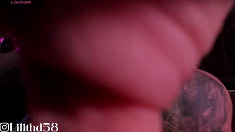 Snapshot of darknes_lilith18 chatting on November 11, 3:50 am darknes_lilith18 online show from November 11, 3:50 am