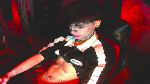   online show from November 26, 8:15 am