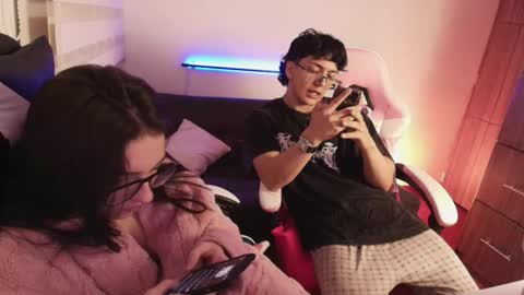 darkpleasuress online show from September 9, 6:57 am