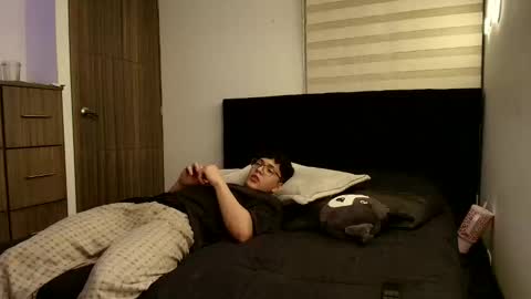 darkpleasuress online show from March 10, 8:30 am