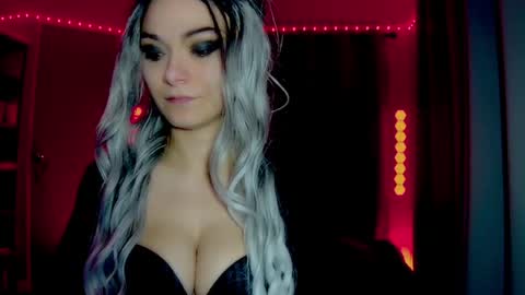 Snapshot of darkskullmistress chatting on April 14, 2:50 am roseredgoddess online show from April 14, 2:50 am