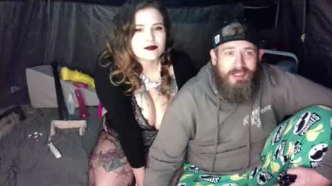 Snapshot of darktentdiaries chatting on November 3, 2:02 am darktentdiaries online show from November 3, 2:02 am