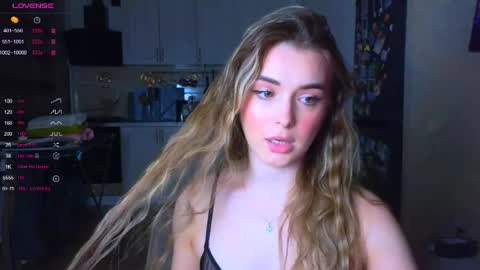 Snapshot of darlina_ryan chatting on April 4, 7:44 pm Darlina online show from April 4, 7:44 pm