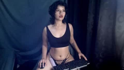 Snapshot of darling_and_dante chatting on January 2, 6:45 pm darling_and_dante online show from January 2, 6:45 pm