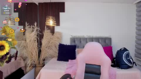 Snapshot of darling_spoiled chatting on May 19, 10:43 am darling online show from May 19, 10:43 am