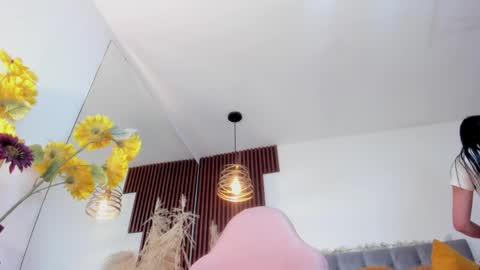 Snapshot of darling_spoiled chatting on June 4, 10:10 am darling online show from June 4, 10:10 am