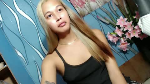Snapshot of darling_sweetheartxx chatting on June 15, 2:41 pm YOUR ATHENA online show from June 15, 2:41 pm