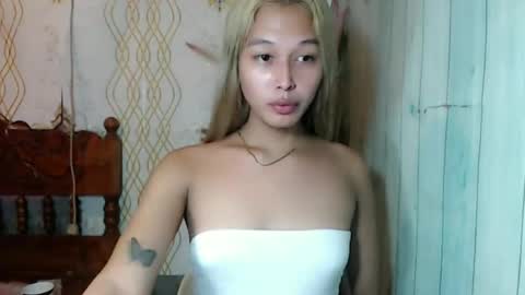 Snapshot of darling_sweetheartxx chatting on July 3, 7:20 pm YOUR ATHENA online show from July 3, 7:20 pm