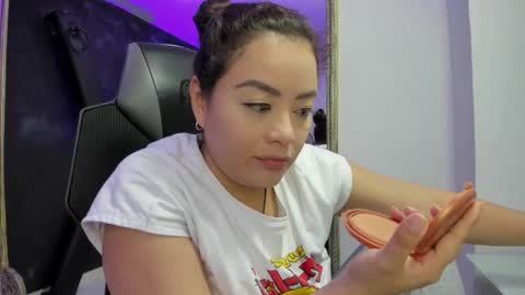 Snapshot of darlingbdsm_ chatting on January 16, 1:59 pm Darling online show from January 16, 1:59 pm