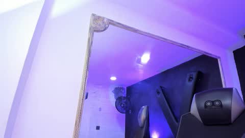 Snapshot of darlingbdsm_ chatting on March 8, 4:44 pm Darling online show from March 8, 4:44 pm