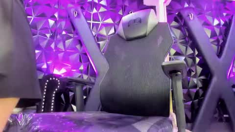 Snapshot of darlingbdsm_ chatting on March 16, 1:04 pm Darling online show from March 16, 1:04 pm