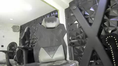 Snapshot of darlingbdsm_ chatting on June 14, 1:13 pm Darling online show from June 14, 1:13 pm