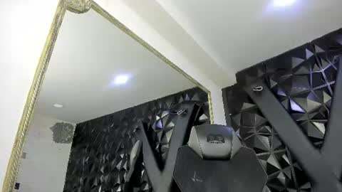 Snapshot of darlingbdsm_ chatting on June 15, 12:18 pm Darling online show from June 15, 12:18 pm
