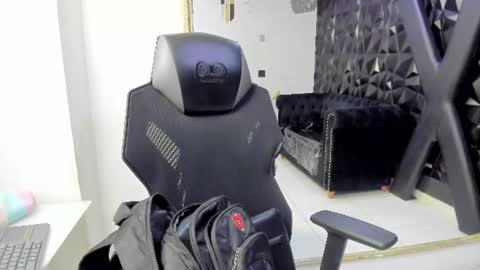 Snapshot of darlingbdsm_ chatting on June 22, 12:57 pm Darling online show from June 22, 12:57 pm