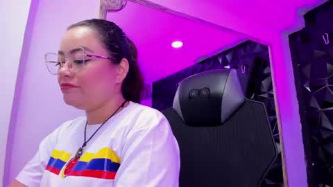 Snapshot of darlingbdsm_ chatting on July 7, 1:37 pm Darling online show from July 7, 1:37 pm