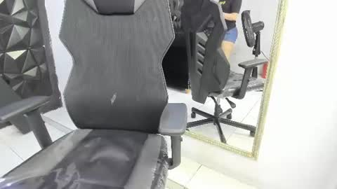 Snapshot of darlingbdsm_ chatting on July 13, 2:09 pm Darling online show from July 13, 2:09 pm