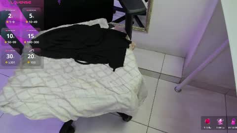 Snapshot of darlingbdsm_ chatting on July 17, 12:56 pm Darling online show from July 17, 12:56 pm