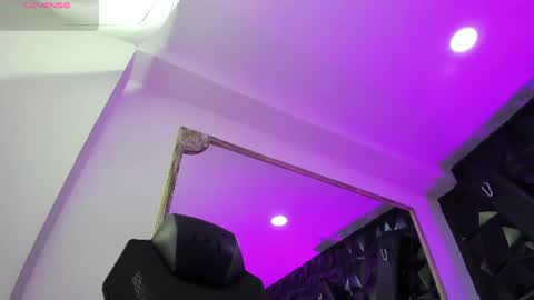 Snapshot of darlingbdsm_ chatting on July 22, 8:11 pm Darling online show from July 22, 8:11 pm