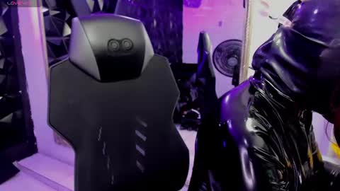 Snapshot of darlingbdsm_ chatting on July 30, 2:49 pm Darling online show from July 30, 2:49 pm