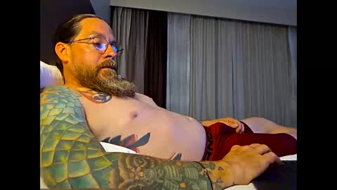 Snapshot of darthraider76 chatting on June 11, 2:22 am DarthRaider online show from June 11, 2:22 am