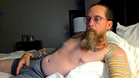 Snapshot of darthraider76 chatting on July 31, 2:00 am DarthRaider online show from July 31, 2:00 am