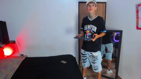 darwin_stark online show from May 12, 2:41 am