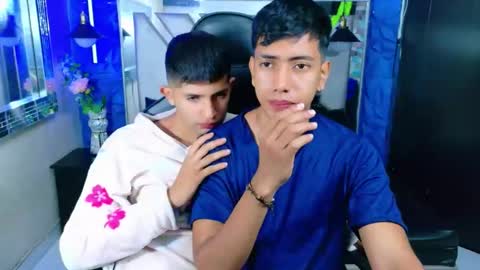 Snapshot of darwinandbrayan chatting on January 12, 3:34 am darwinandbrayan online show from January 12, 3:34 am