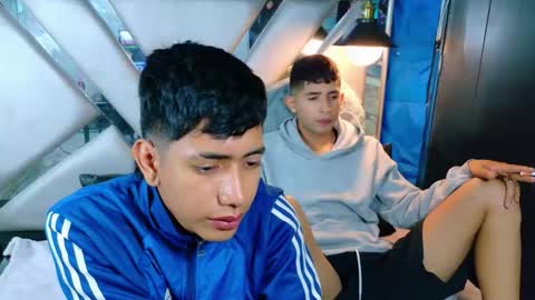 Snapshot of darwinandbrayan chatting on January 13, 5:35 am darwinandbrayan online show from January 13, 5:35 am