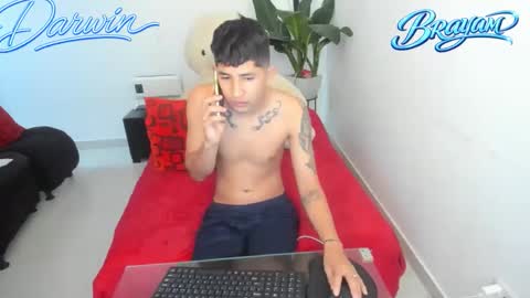 Snapshot of darwinandbrayan chatting on February 8, 8:56 pm darwinandbrayan online show from February 8, 8:56 pm