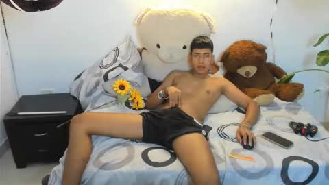 Snapshot of darwinandbrayan chatting on March 8, 7:17 pm darwinandbrayan online show from March 8, 7:17 pm