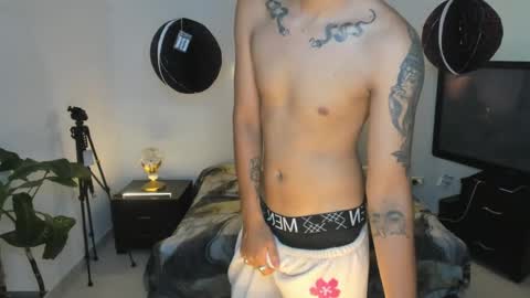 Snapshot of darwinandbrayan chatting on March 22, 8:12 pm darwinandbrayan online show from March 22, 8:12 pm