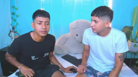 Snapshot of darwinandbrayan chatting on July 18, 2:43 pm darwinandbrayan online show from July 18, 2:43 pm