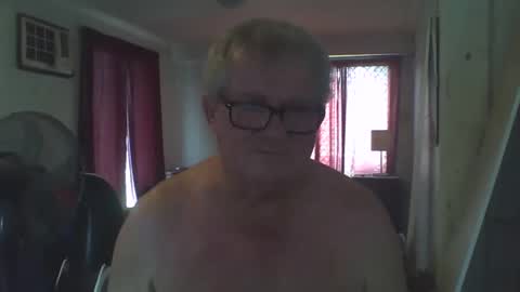 Snapshot of darwincock chatting on February 16, 2:31 am darwincock online show from February 16, 2:31 am