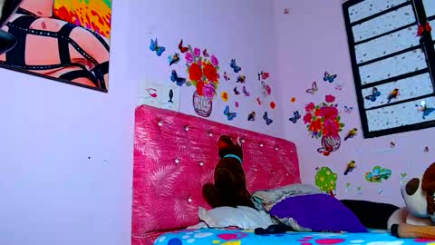 Snapshot of daslytsrozee chatting on December 16, 1:43 am Dasly online show from December 16, 1:43 am