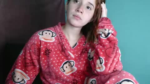 Snapshot of dasne19 chatting on February 23, 2:51 am Dafne online show from February 23, 2:51 am