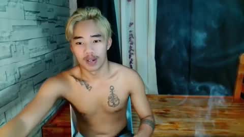 Snapshot of dave_boyyy chatting on May 10, 8:19 am dave_boyyy online show from May 10, 8:19 am