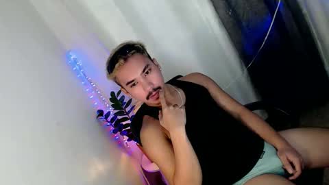 Snapshot of dave_cummers chatting on May 22, 12:40 am DAVE online show from May 22, 12:40 am