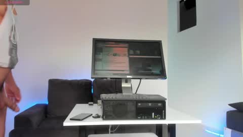 dave_hs online show from February 22, 9:15 pm