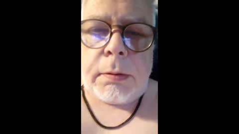 Snapshot of davecharge2 chatting on March 30, 1:28 am davecharge2 online show from March 30, 1:28 am