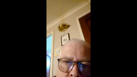 Snapshot of davecharge2 chatting on April 3, 1:47 am davecharge2 online show from April 3, 1:47 am