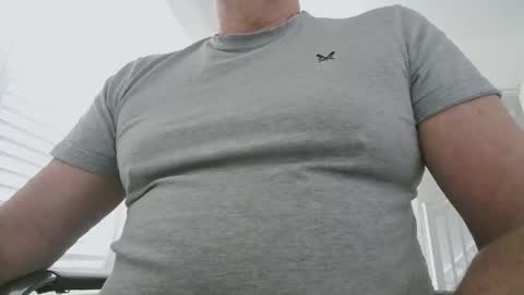 Snapshot of davesu12345 chatting on May 20, 10:32 am davesu12345 online show from May 20, 10:32 am