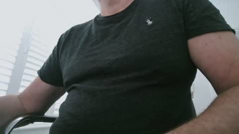 Snapshot of davesu12345 chatting on June 11, 8:12 am davesu12345 online show from June 11, 8:12 am