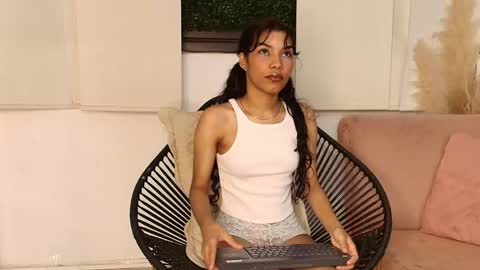 Snapshot of daviana_hill chatting on November 29, 11:57 am daviana_hill online show from November 29, 11:57 am