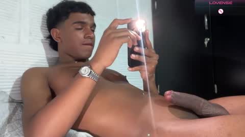 Snapshot of david_hot44 chatting on February 13, 7:48 am david_hot44 online show from February 13, 7:48 am