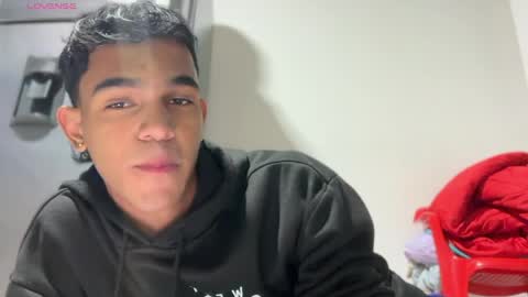 Snapshot of david_hot44 chatting on April 3, 10:41 pm david_hot44 online show from April 3, 10:41 pm