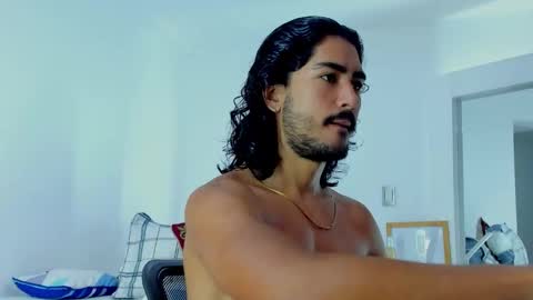 Snapshot of david_johnson372 chatting on October 27, 11:14 am Hey im David that loves to explore and speak their fantasies. Very open talktative and nice. Feel free to chat with me online show from October 27, 11:14 am