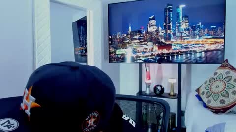 Snapshot of david_johnson372 chatting on February 27, 12:54 am Hey im David that loves to explore and speak their fantasies. Very open talktative and nice. Feel free to chat with me online show from February 27, 12:54 am