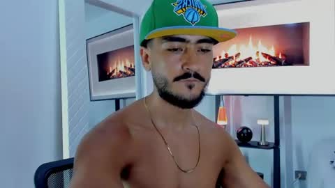 Snapshot of david_johnson372 chatting on June 26, 12:04 am Hey im David that loves to explore and speak their fantasies. Very open talktative and nice. Feel free to chat with me online show from June 26, 12:04 am