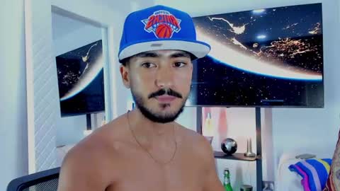 Snapshot of david_johnson372 chatting on July 23, 11:35 pm Hey im David that loves to explore and speak their fantasies. Very open talktative and nice. Feel free to chat with me online show from July 23, 11:35 pm
