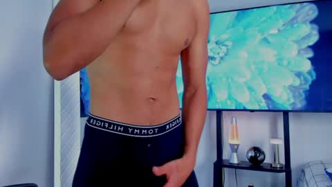 Snapshot of david_johnson372 chatting on August 4, 12:41 pm Hey im David that loves to explore and speak their fantasies. Very open talktative and nice. Feel free to chat with me online show from August 4, 12:41 pm